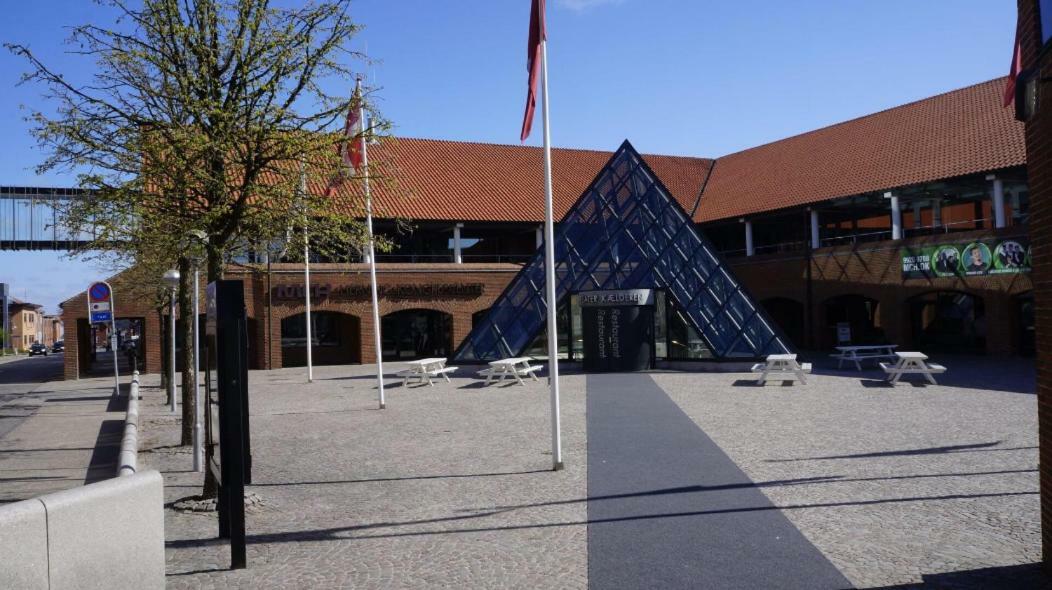 Apartmán Special Offer,One Of Its Kind, Extremely Central In Herning, Danish Hosts, Extremely Clean, Very Quiet Street But A Stonethrough From Bars & Restaurants Exteriér fotografie